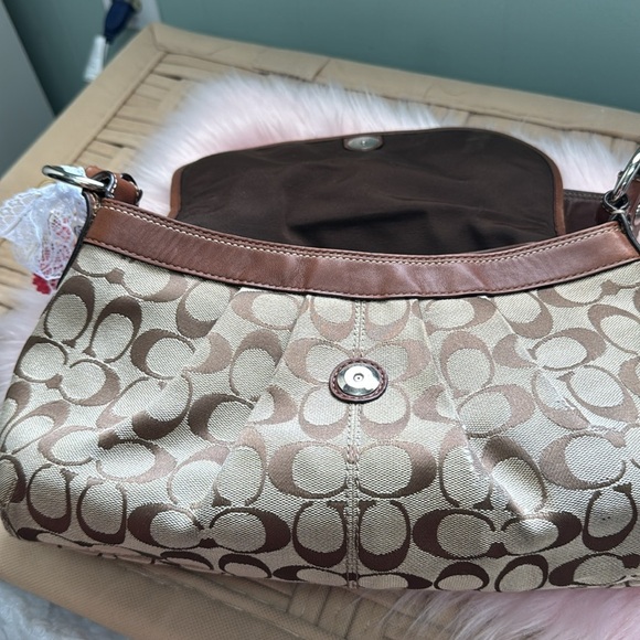 Coach Vintage Tan and Brown Signature Shoulder Bag - Picture 12 of 16